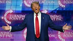 La carte Trump : une opportunité payante pour les immigrés privilégiés